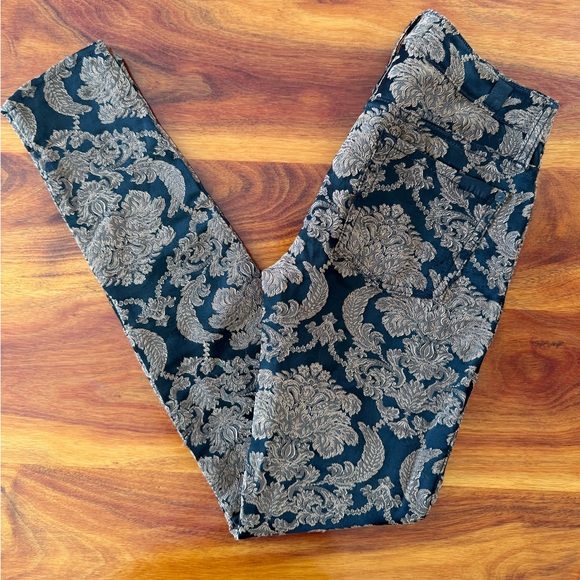 7 For All Mankind Jacquard Black & Gold Metallic Sateen Pants Size 26 - Picture 2 of 6